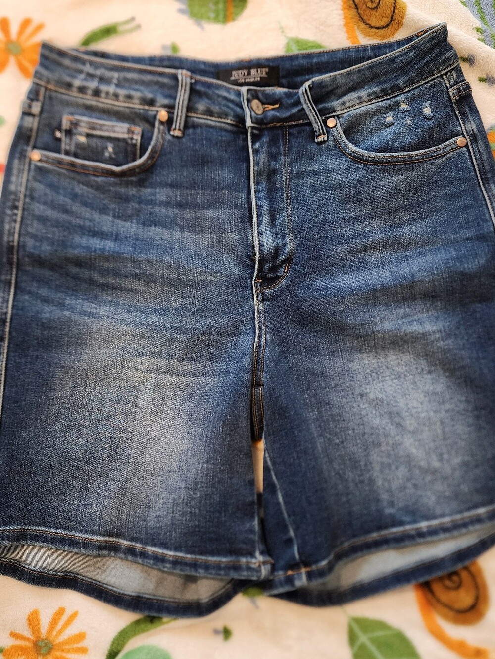 Judy Blue Indigo Blue Denim Shorts With Light Distressing Size 1xl.